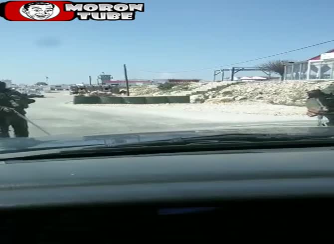 Video :A driver frightens a bomb squad